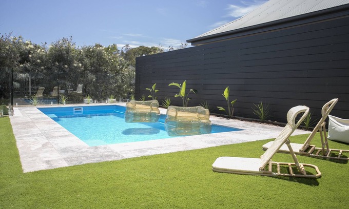 Bawley Point House | Coastal Vibe & Pool. Nestled halfway between the beach & shops.