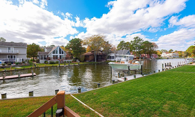 Ocean Pines House | Coastal Waterfront Getaway- Pet Friendly - Pools- Golf-Sleeps 8- Self Check-In !