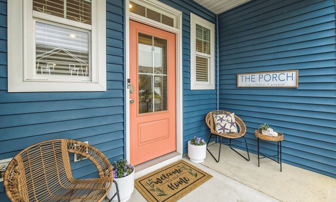 Kings Grant House | Coastal Wilmington Townhouse - 10 Minutes to the Beach, Downtown & Airport