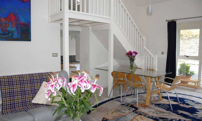 Borth-y-Gest House | Coastal with private lawn and a sea view garden