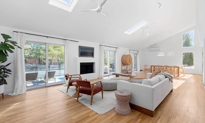 Northwest Harbor House | Coastal woods respite, walk to beach