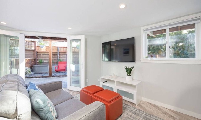 El Granada Apartment | Coastal Zen Cottage - Walk To Beach!