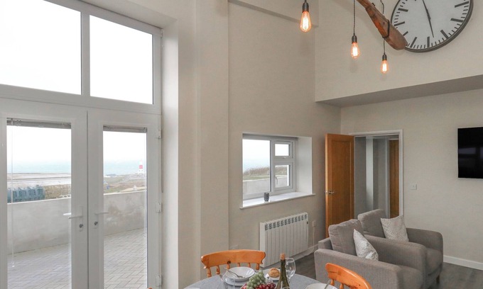 Southwell Cottage | COASTGUARD VIEW, family friendly, with a garden in Portland Bill