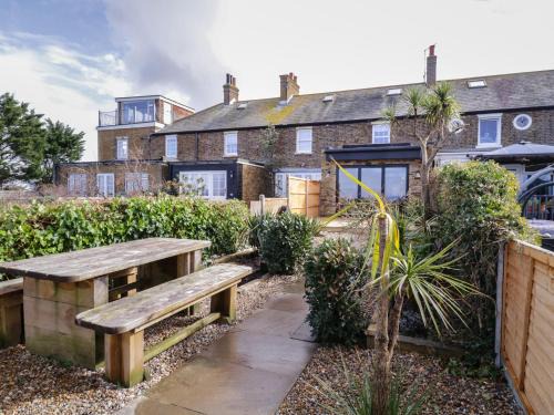Swalecliffe House | Coastguards View