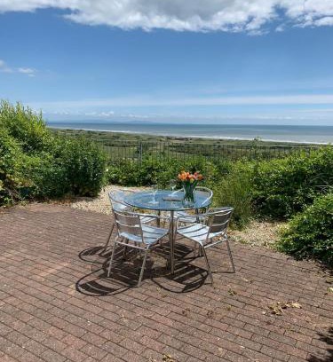 Pendine House | Coastview Cottage ,quiet beach holiday