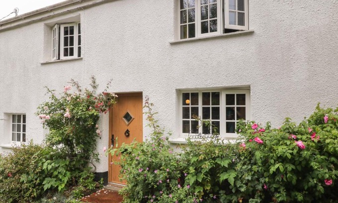 Drewsteignton House | Cob Cottage