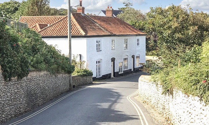 Mundesley House | COBBLER'S COTTAGE, pet friendly, country holiday cottage in Mundesley
