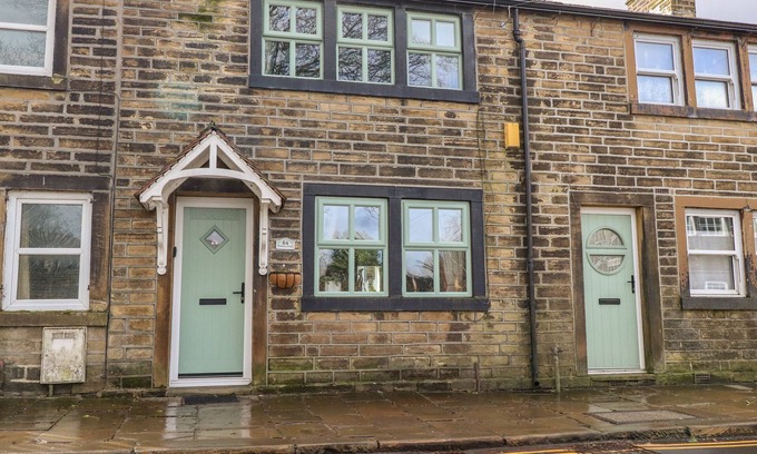 Haworth House | COBBLERS COTTAGE, pet friendly, with open fire in Haworth