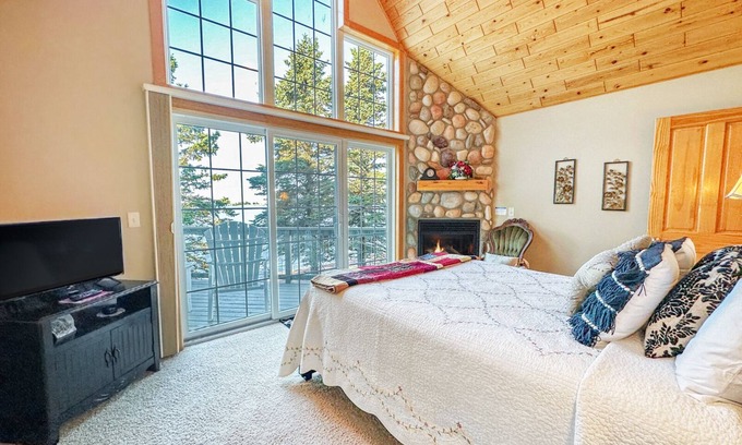Grand Marais House | Cobblestone Cove Villa 4 - Lake Superior - Grand Marais, MN