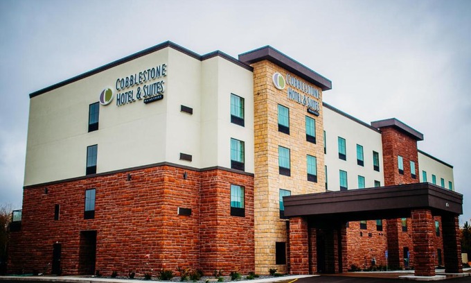 International Falls Hotel | Cobblestone Hotel & Suites International Falls