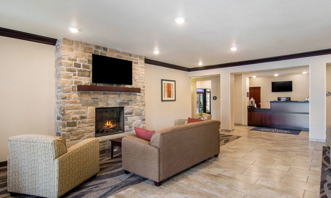 Torrington Hotel | Cobblestone Hotel and Suites Torrington