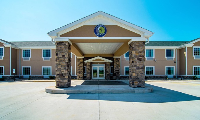 Paxton Hotel | Cobblestone Hotel & Suites - Paxton