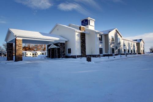 Rugby Hotel | Cobblestone Inn & Suites - Rugby