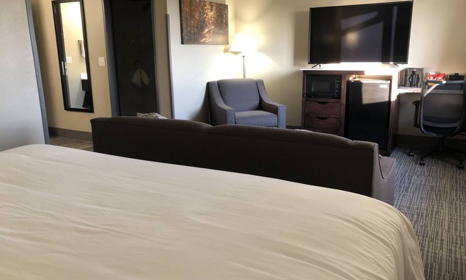 Trenton Hotel | Cobblestone Inn & Suites - Trenton