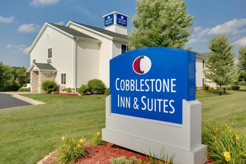 Clintonville Hotel | Cobblestone Inn & Suites - Clintonville
