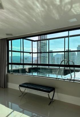 Barra Sul Apartment | Cobertura Duplex com Piscina, Vista Mar e Hidro