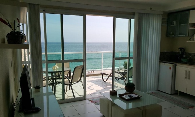 Recreio dos Bandeirantes Apartment | Cobertura em Frente ao Mar no Recreio