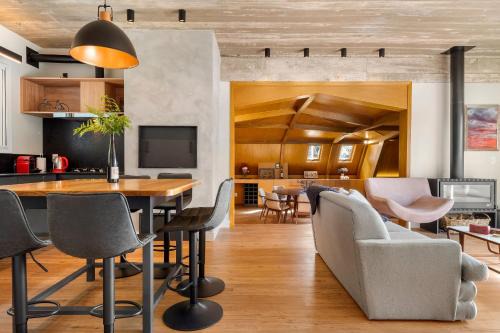 Canela Apartment | Cobertura no Laje de Pedra 4 Suítes by Achei