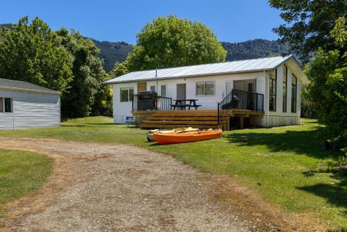 Anakiwa House | Cobham Crib - Anakiwa Holiday Home
