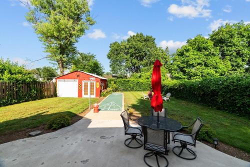 Pacific House | Coca Cola Cottage - Stay & Play Near Purina Farms - Dog Friendly