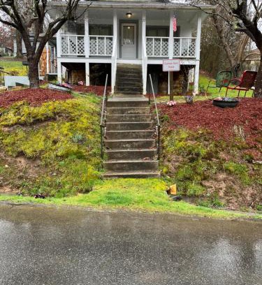 Lackey Hill Villa | Cochran Farm House