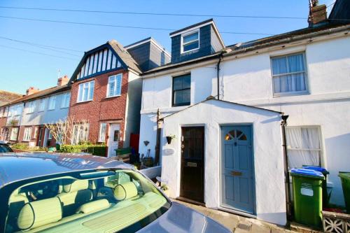 Seaford House | Cockle Cottage, An artists haven, Charming Cottage By Air Premier