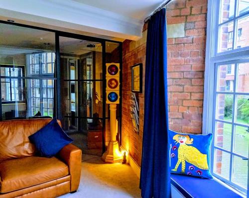 York Apartment | Cocoa Isabella - River fronted with secure parking