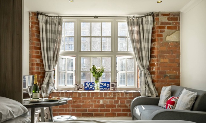York Apartment | Cocoa Suites 35 - sleeps 3 guests in studio apartment