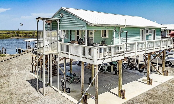 Chauvin House | Cocodrie Waterfront Fishing Camp - Sportsmans Paradise