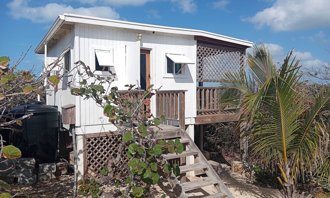 Gregory Town Cottage | Cocolobba Cottage by the Sea in Whale Point