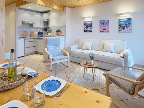 Chamrousse Apartment | Cocon moderne vue pistes - Balcon sud- télécabine 160 m