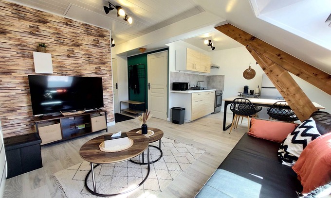 Carignan Apartment | Cocon Sous le Toit, en Plein Centre Ville