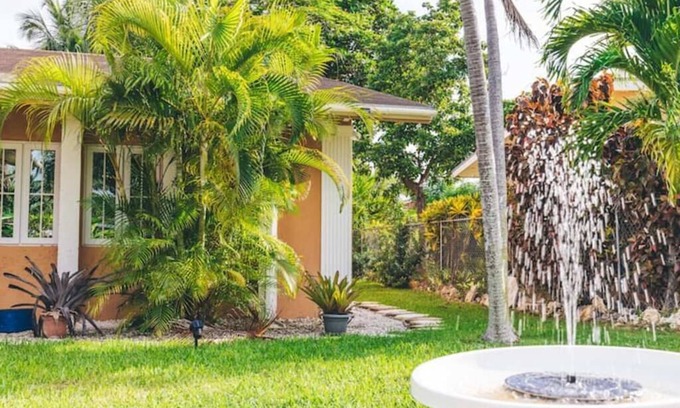 Nassau Apartment | COCONUT PALM HIDEAWAY-QUEEN