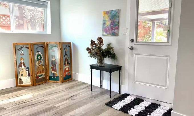 White Rock Bed & Breakfast | CocoTanArt B&B White Rock