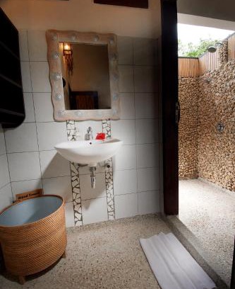Bitung Cabin | Cocotinos Lembeh a Boutique Dive Lodge