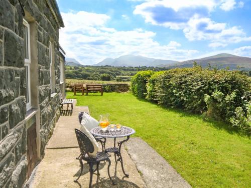 Brynrefail House | Coed Bolyn Lodge