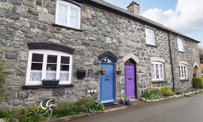 Llanuwchllyn Cottage | COED Y GLYN, pet friendly, character holiday cottage in Bala