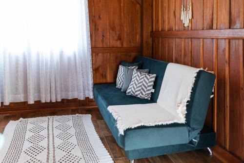 Nova Nazare Ski Chalet | Coffee Cottage with Flowers