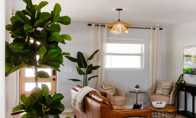 Sandalwood House | Coffee House 4bd fully remodeled Espresso machine 15 minutes drive to everything