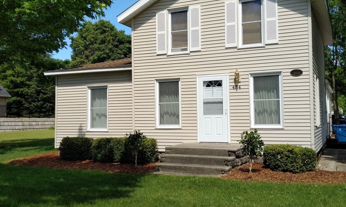 Pentwater House | "Coho Cottage" Village of Pentwater