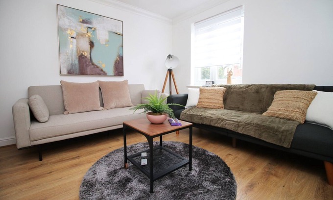 Newport Apartment | Cohost Partners Cozy Retreat Near Cardiff Bay