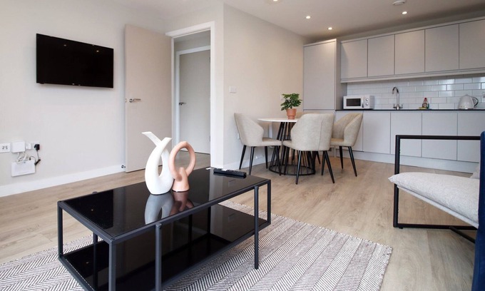 Atlantic Wharf Apartment | Cohost Partners Stylish 2BR in Cardiff Bay Parking