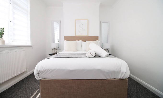 Newport House | Cohost Partners | Stylish 2BR Home w/Free Parking