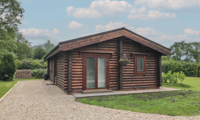 Carlton-in-Cleveland Cottage | COLDMOOR LODGE 6, romantic, with hot tub in Stokesley