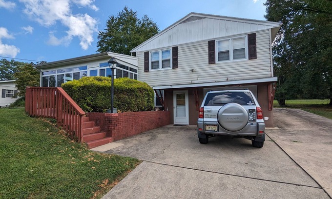 Marietta House | Cole Coffman Garden cozy 3-bedroom house near downtwon Marietta