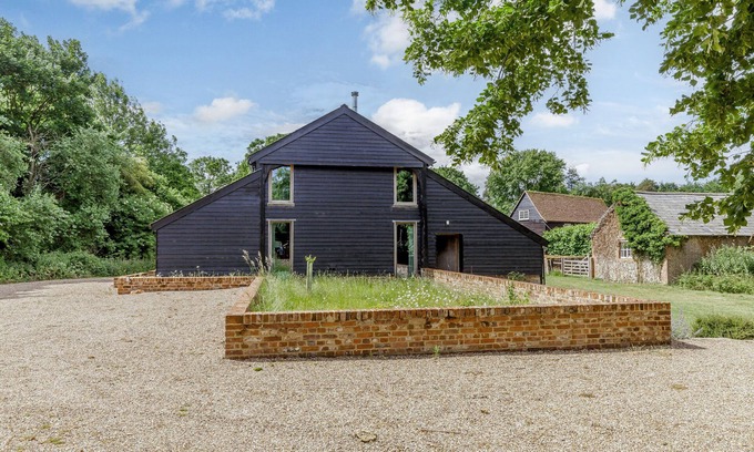 Braintree Cottage | COLEMANS FARM BARN, pet friendly, with open fire in Finchingfield