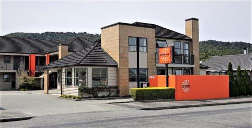 Greymouth Hotel | Coleraine Suites & Apartments