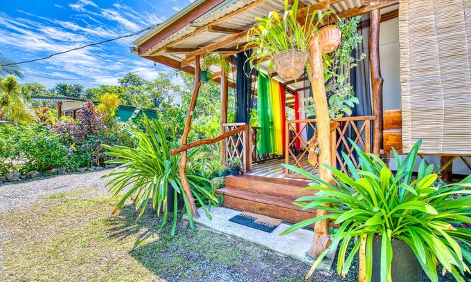Puerto Viejo de Talamanca House | Colibri Ecolodge-Casa Bob Marley 3 min walk beach/town