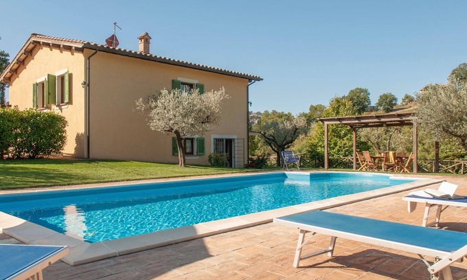 Gualdo Cattaneo Villa | Colle Arponi, modern holiday home, private with pool