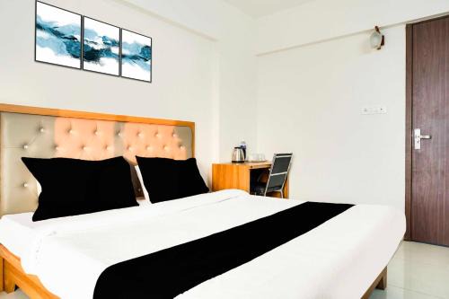Pune Hotel | Collection O Lohegaon Pune Airport